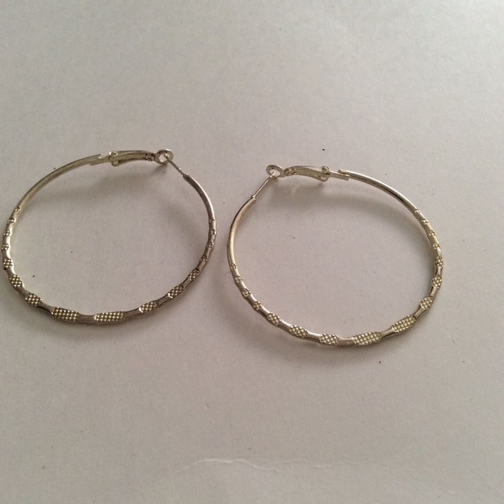 Earrings gold tone hoops medium size bjr